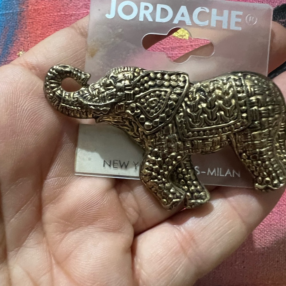 Vintage Jordache Gold Tone Elephant Red Eye Brooch/Pin new in card